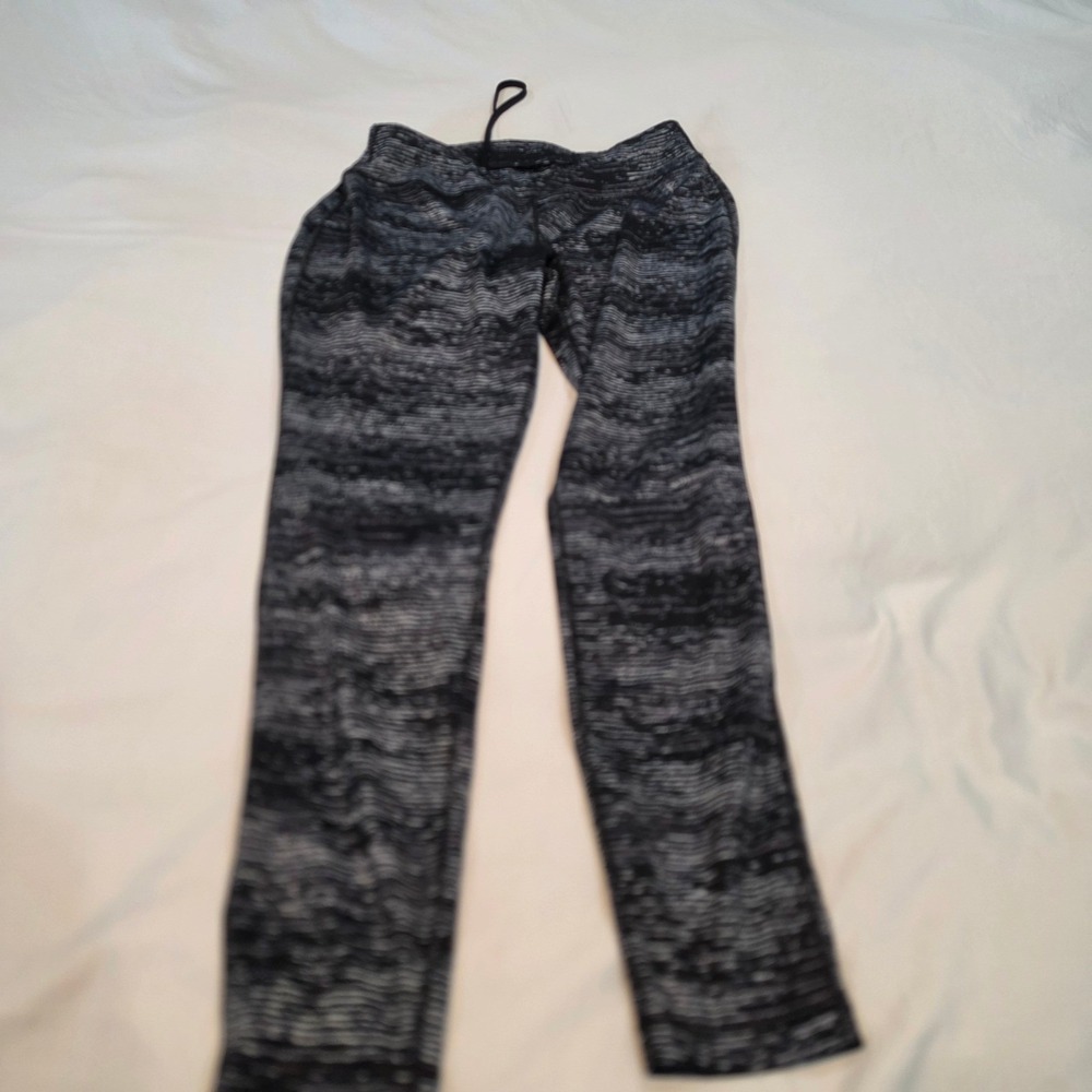 Danskin Now Leggings Womens M Black White Grey Geometric Diamond Excellent